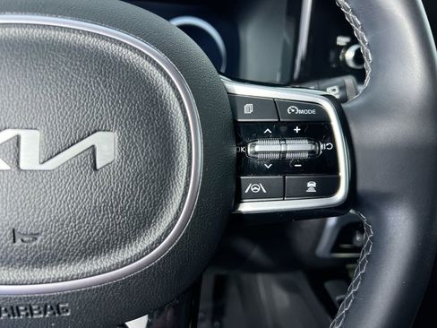 Certified 2023 Kia Sorento SX image 17