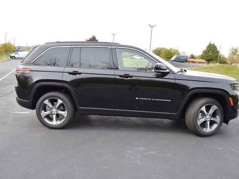 New 2025 Jeep Grand Cherokee Limited w/ Trailer Tow Package AWD/4WD image 4