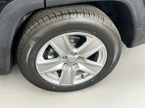 Used 2022 Jeep Compass Latitude image 11