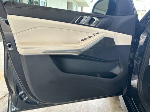 Used 2022 BMW X5 sDrive40i w/ M Sport Package RWD image 42