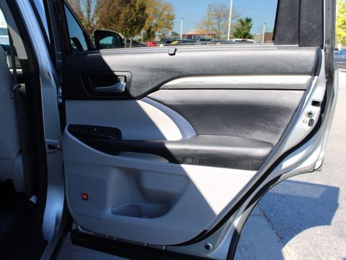 Used 2017 Toyota Highlander Limited Platinum image 24