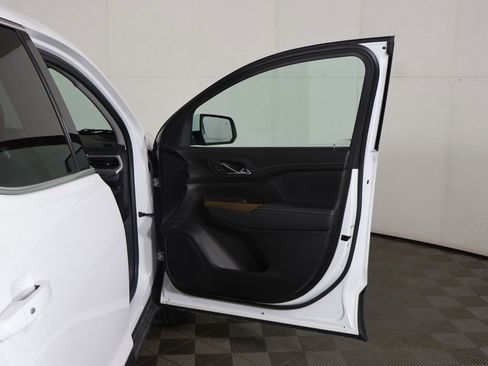 Used 2023 GMC Acadia SLE image 20