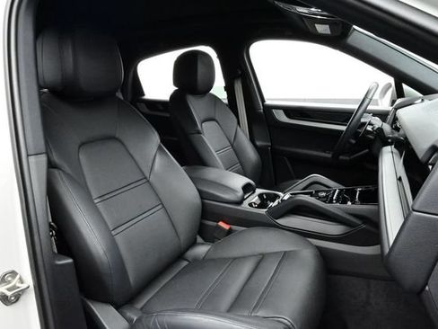 Certified 2025 Porsche Cayenne S AWD/4WD image 18