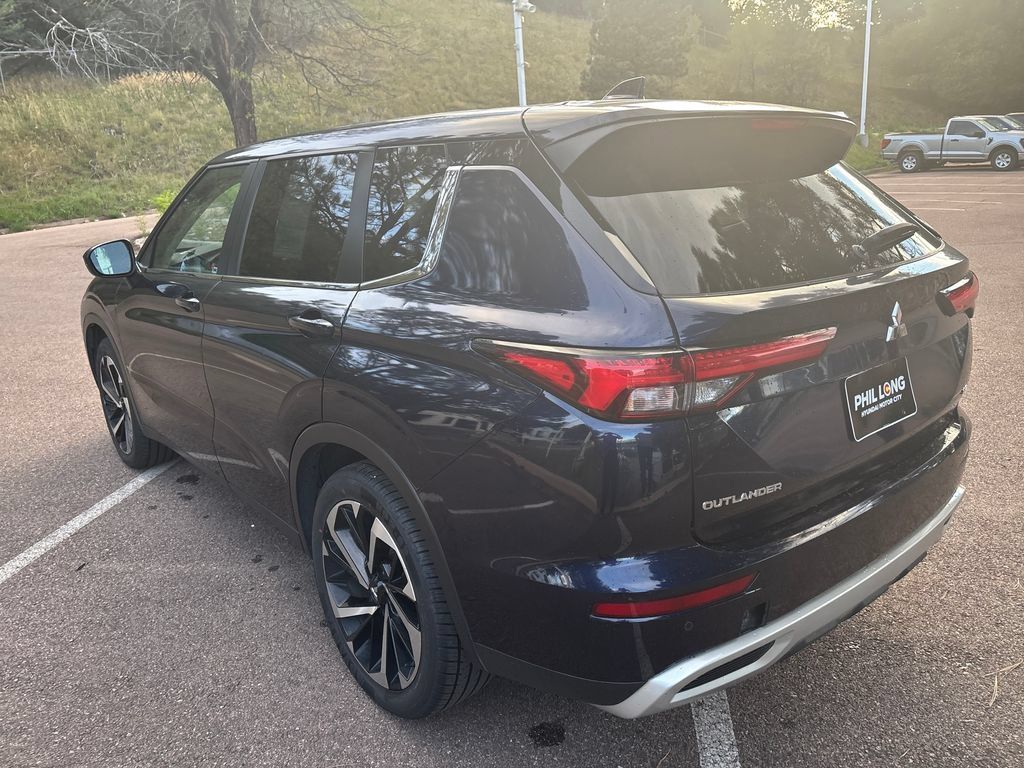 Used 2024 Mitsubishi Outlander FWD image 7