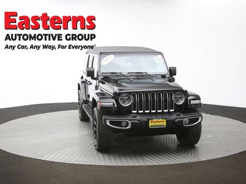 Used 2021 Jeep Wrangler Unlimited Sahara w/ Cold Weather Group AWD/4WD image 52