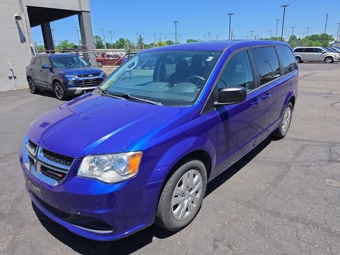 Used 2018 Dodge Grand Caravan SE w/ UConnect Hands-Free Group FWD image 7