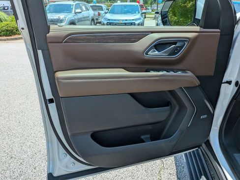 Used 2022 Chevrolet Tahoe High Country AWD/4WD image 11