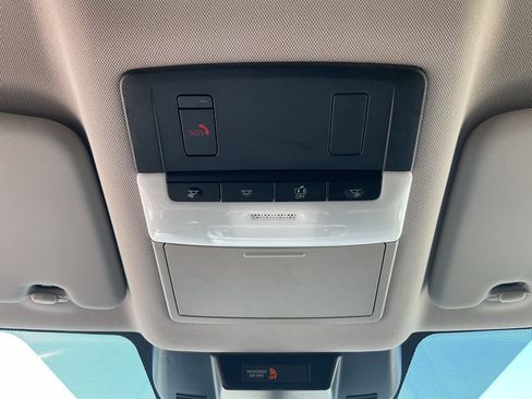 Used 2025 Nissan Rogue SV FWD image 16