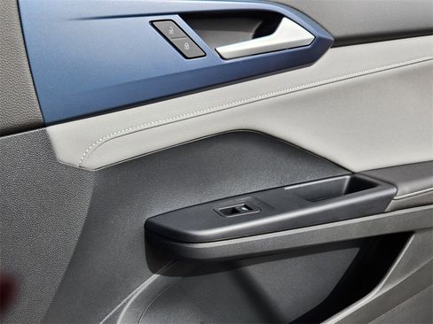 New 2024 Volkswagen Taos SE image 21