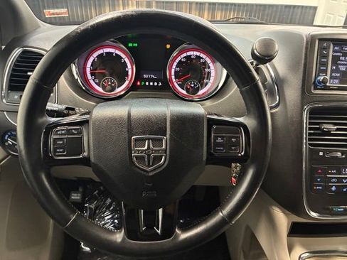 Used 2019 Dodge Grand Caravan SXT w/ Driver Convenience Group FWD image 11