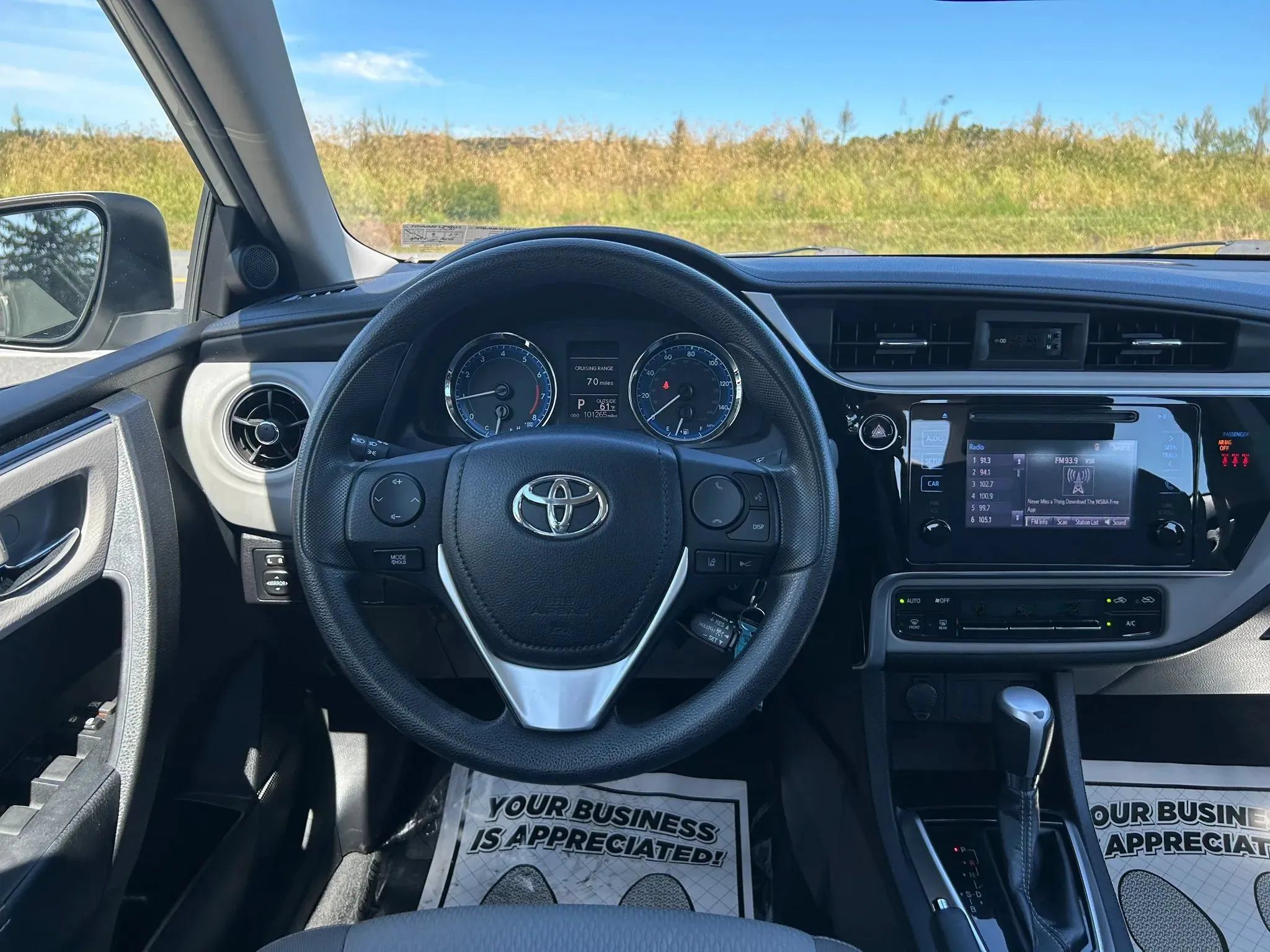 Used 2018 Toyota Corolla LE FWD image 15
