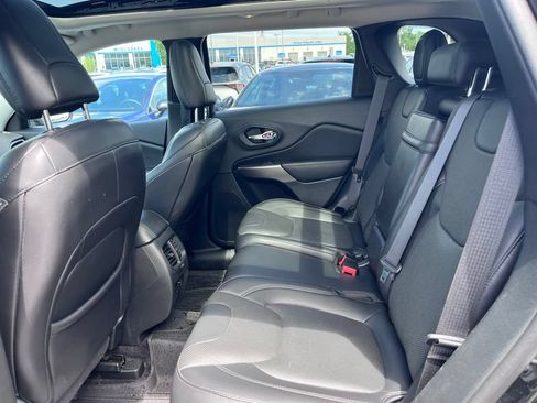 Used 2019 Jeep Cherokee Limited w/ Luxury Group AWD/4WD image 20