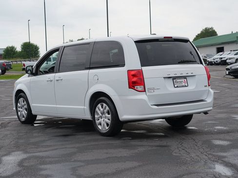 Used 2018 Dodge Grand Caravan SE w/ UConnect Hands-Free Group FWD image 5