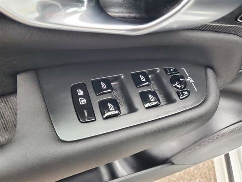 Used 2025 Volvo XC90 B6 Plus image 13