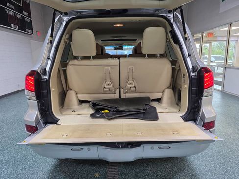 Used 2013 Lexus LX 570 4WD w/ Luxury Pkg w/Pre-crash image 23