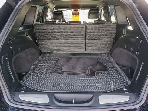 Used 2018 Jeep Grand Cherokee Limited image 24