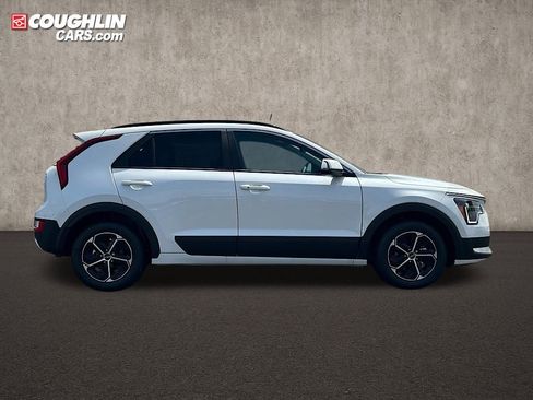 New 2025 Kia Niro EX image 3