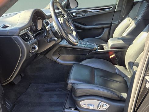 Used 2018 Porsche Macan Turbo image 40