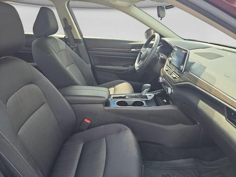 Used 2024 Nissan Altima 2.5 SV image 17
