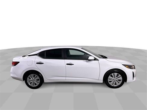 Used 2025 Nissan Sentra S image 9