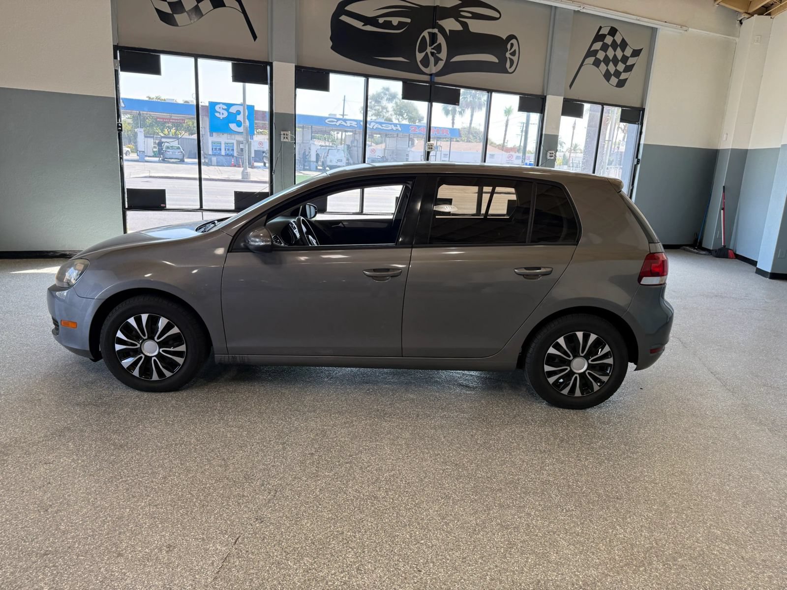 Used 2012 Volkswagen Golf 4-Door FWD image 4