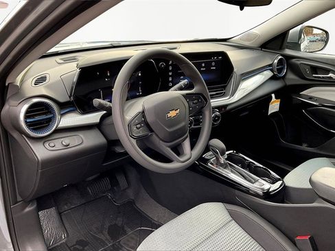 New 2026 Chevrolet Trax LT image 8