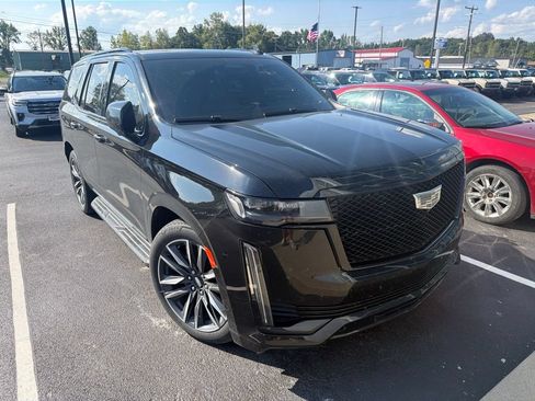 Used 2022 Cadillac Escalade Sport Platinum AWD/4WD image 2