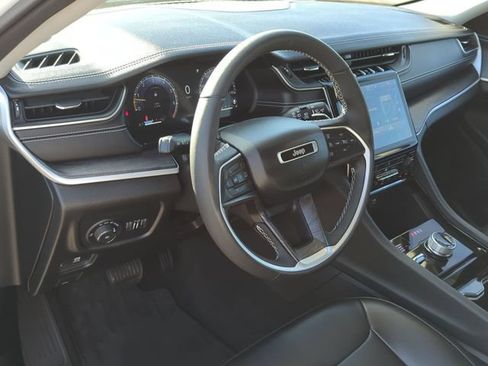Used 2023 Jeep Grand Cherokee Limited AWD/4WD image 11