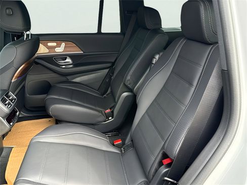 New 2026 Mercedes-Benz GLS 580 4MATIC image 22