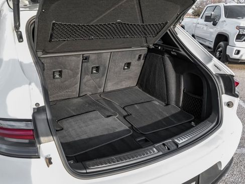 Used 2020 Porsche Macan Base image 59