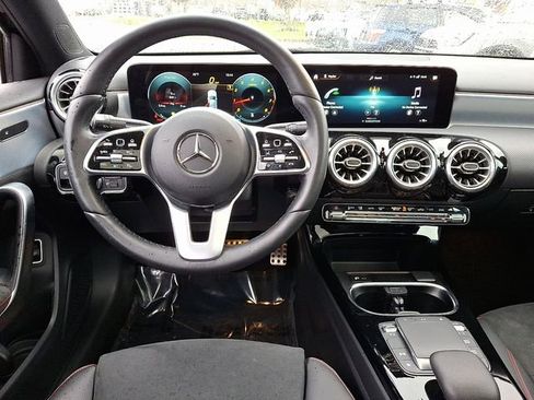 Used 2022 Mercedes-Benz A 220 4MATIC image 11