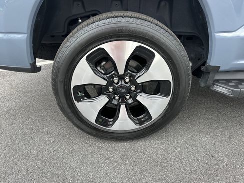 Used 2023 Ford F150 Lightning Platinum image 18