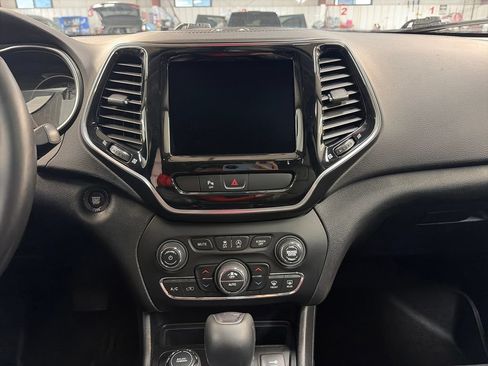 Used 2019 Jeep Cherokee Limited AWD/4WD image 19