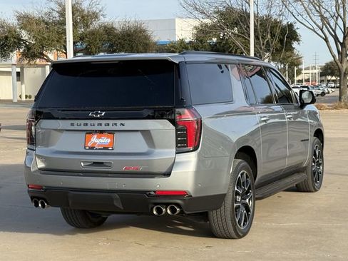 Certified 2025 Chevrolet Suburban RST image 4