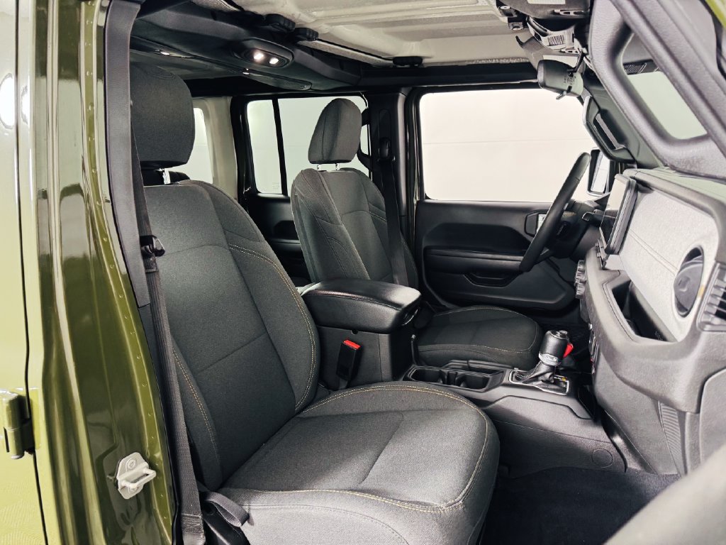 Used 2024 Jeep Wrangler Unlimited AWD/4WD image 27