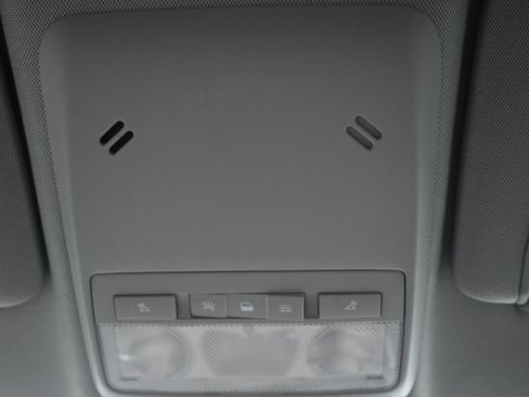 Used 2020 Chevrolet Trax LT w/ LT Convenience Package image 25