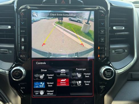 Used 2020 RAM 1500 Laramie AWD/4WD image 19