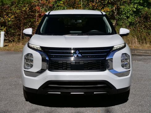 Used 2024 Mitsubishi Outlander ES image 5