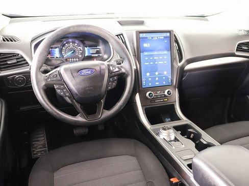 Used 2021 Ford Edge SE image 2