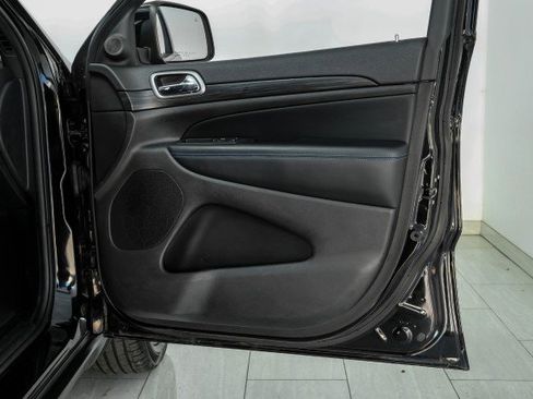 Used 2020 Jeep Grand Cherokee Laredo image 43