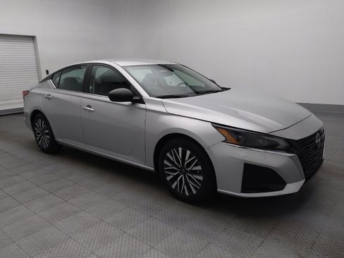 Used 2024 Nissan Altima 2.5 SV image 11