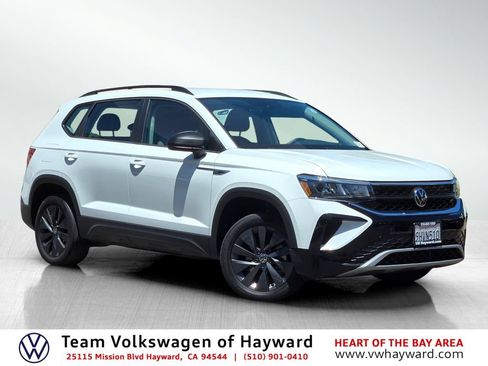 Used 2023 Volkswagen Taos S FWD image 1