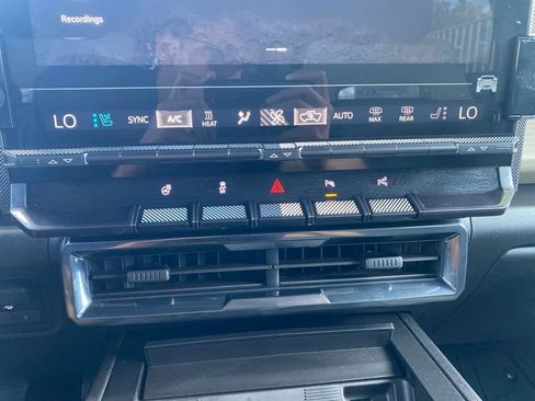 Used 2026 GMC Hummer EV SUV AWD/4WD image 23