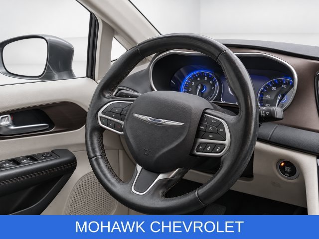 Used 2019 Chrysler Pacifica Touring-L Plus w/ Advanced Safetytec Group FWD image 23