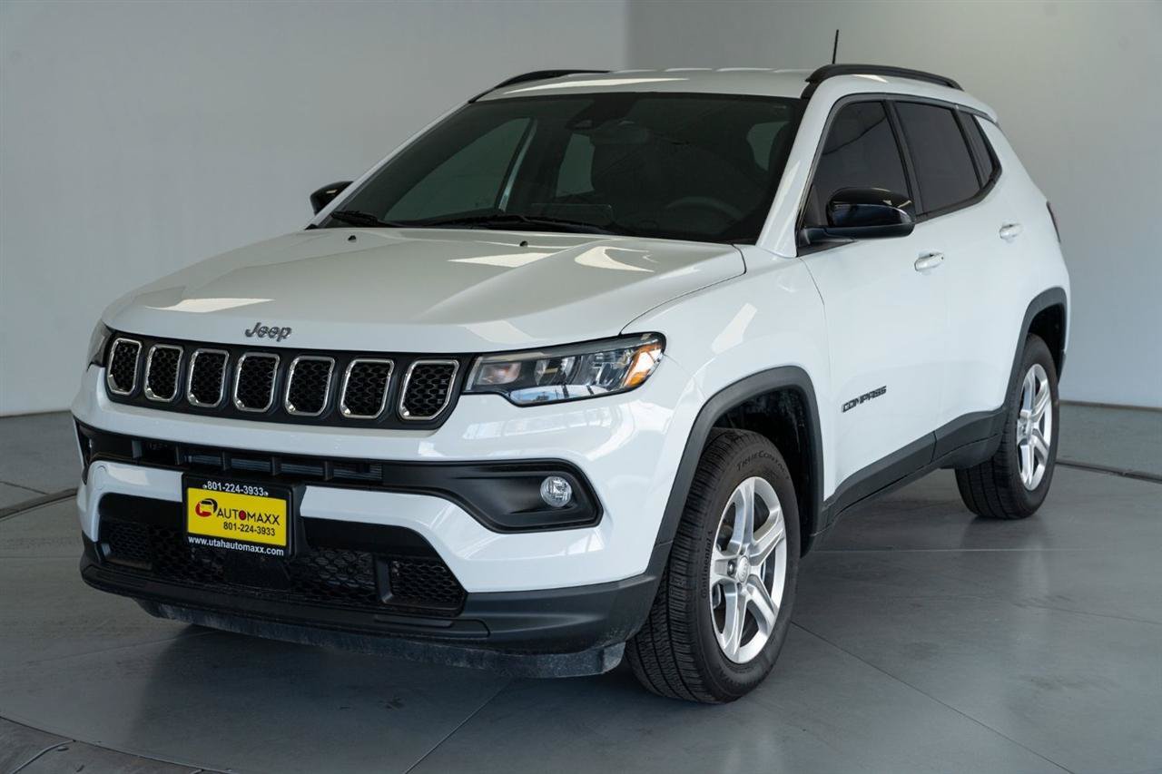 Used 2023 Jeep Compass Latitude AWD/4WD image 3