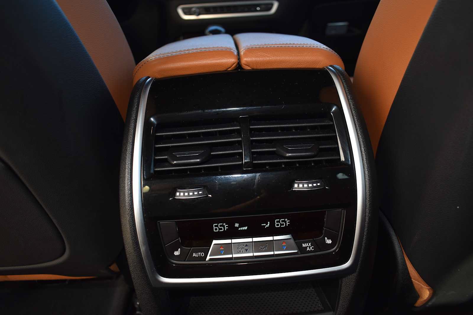 Used 2021 BMW X7 M50i w/ Cold Weather Package AWD/4WD image 16