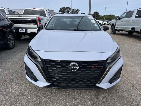 Used 2023 Nissan Altima 2.5 SR image 2