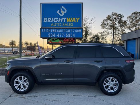 Used 2022 Jeep Grand Cherokee Limited image 2