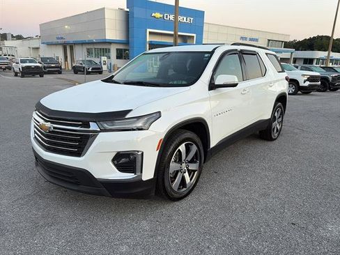 Used 2023 Chevrolet Traverse LT w/ LT Premium Package image 3