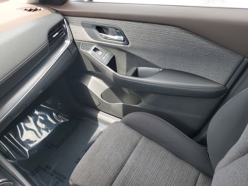 Certified 2021 Nissan Rogue SV image 11